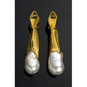 Australian pearl Hoop earrings ; ; ... 
