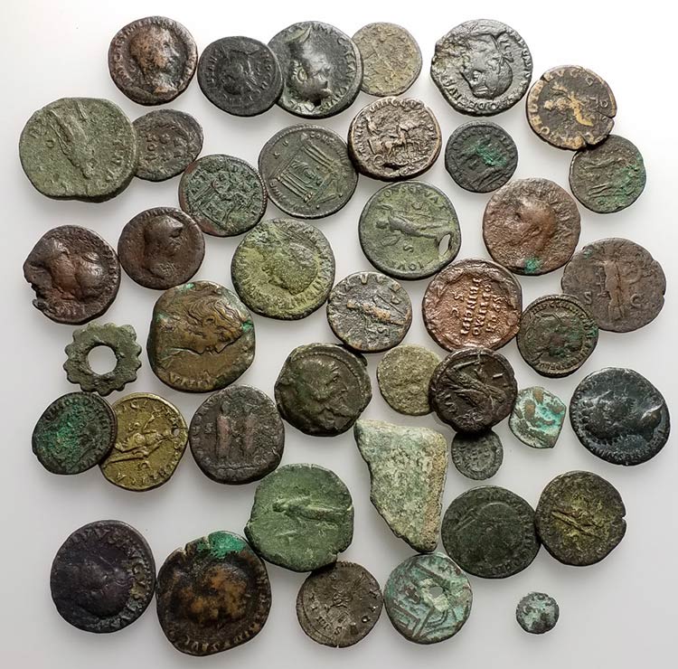 Lot of 42 Æ coins, mostly Roman ... 