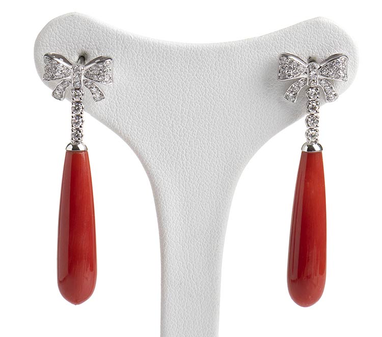 White gold drop earrings. The ... 