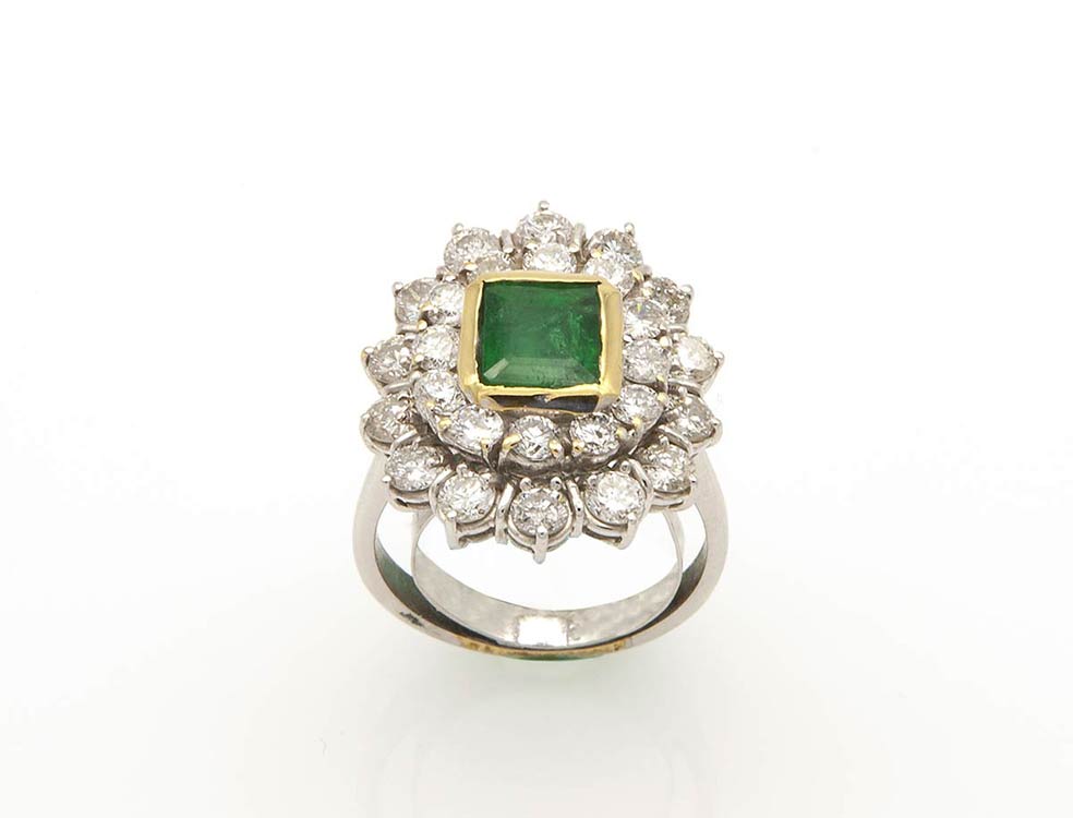 Emerald halo and diamonds ring ; ; ... 