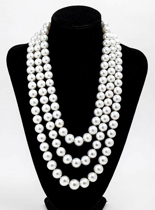Pearls neklace ; ; three strands ... 