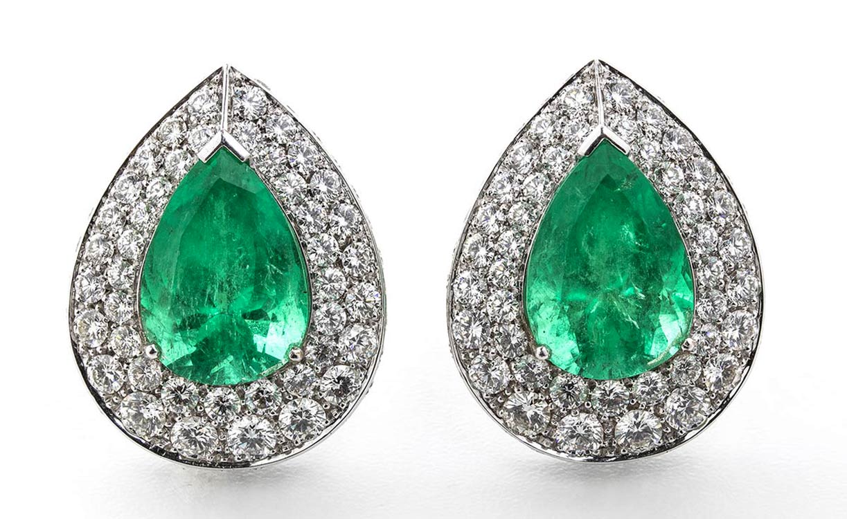 Emeralds and diamonds earrings; ; ... 