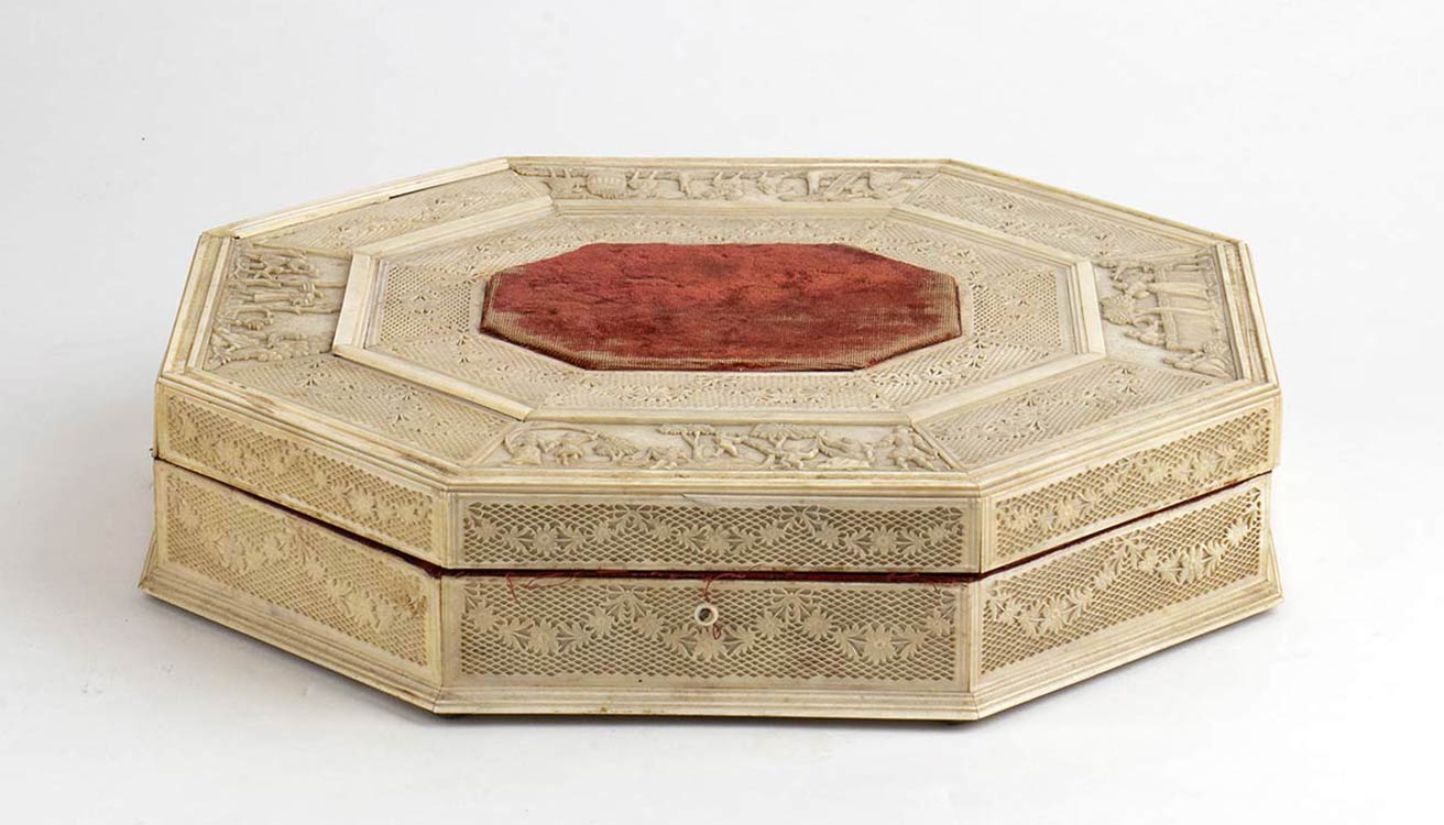 Russian ivory box for card games - ... 