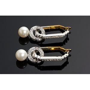 18K gold Saltwater Cultured Pearls ... 