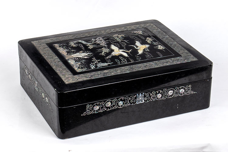 Lacquered wooden box Black ... 