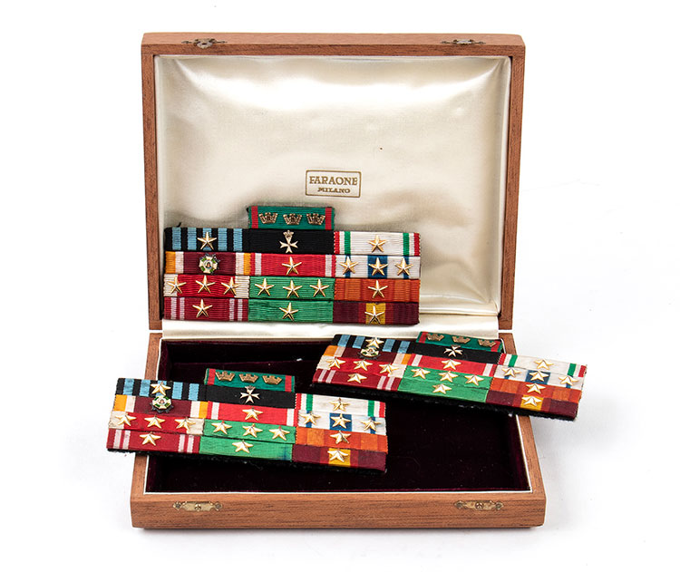 A woodden box with medal’s ... 
