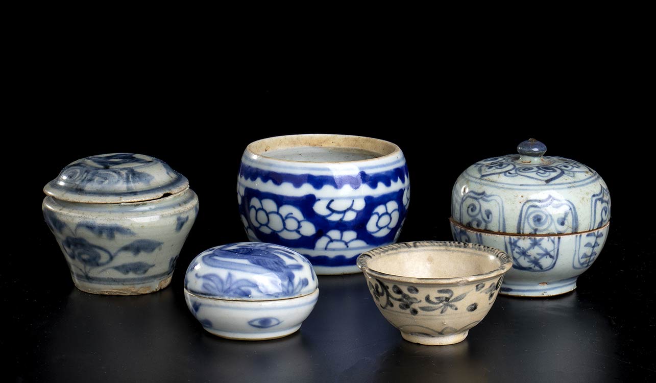 FIVE PORCELAIN CONTAINERSChina and ... 