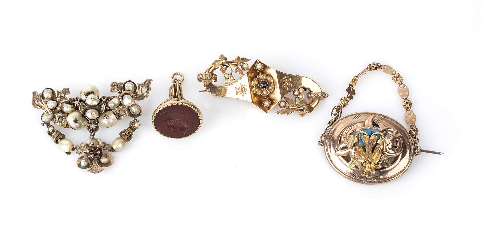 3 gold brooches and a wax seal - ... 