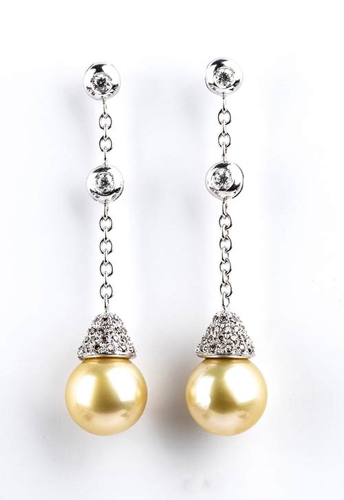 Gold, golden pearls and diamonds ... 
