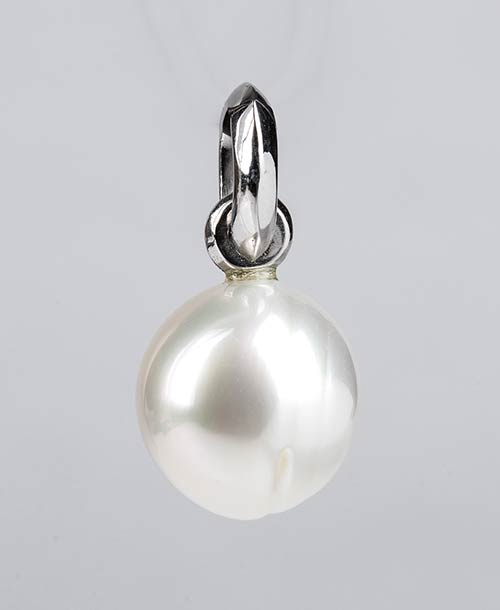 Gold and Australian pearl pendant ... 