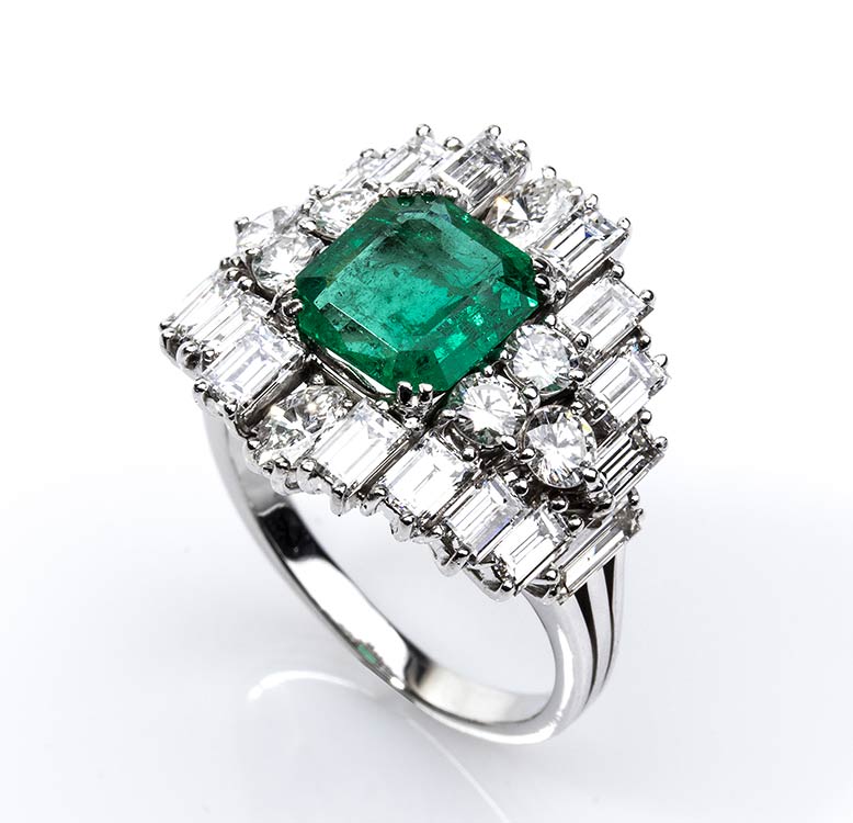 Gold, emerald and diamonds ring  ... 