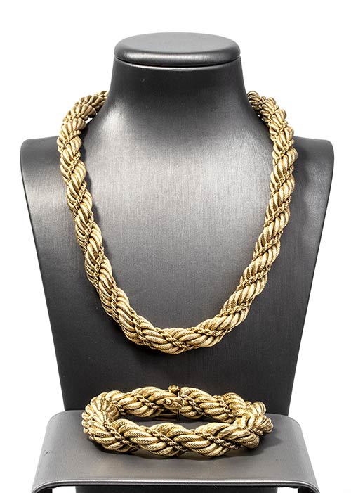 Gold vintage necklace and bracelet ... 