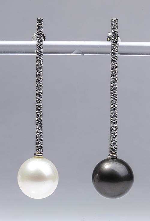 Gold, diamonds and pearls earrings ... 