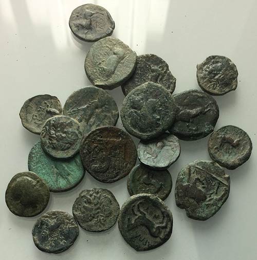 Magna Graecia, lot of 19 Æ coins, ... 