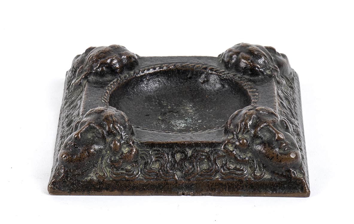 Liberty ashtray with heads at the ... 