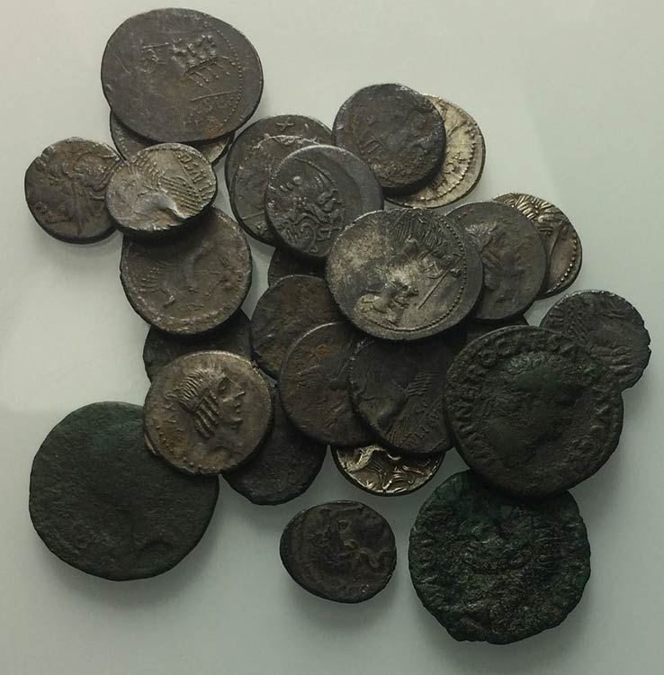 Lot of 29 Roman Republican and ... 