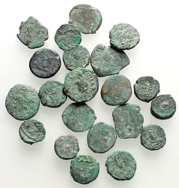 Lot of 22 Late Roman Imperial Æ ... 