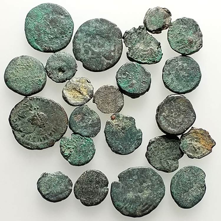 Lot of 22 Late Roman Imperial Æ ... 