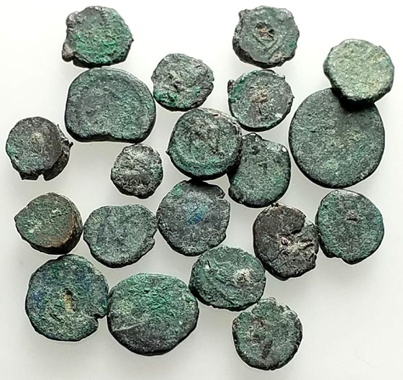 Lot of 21 Late Roman Imperial Æ ... 