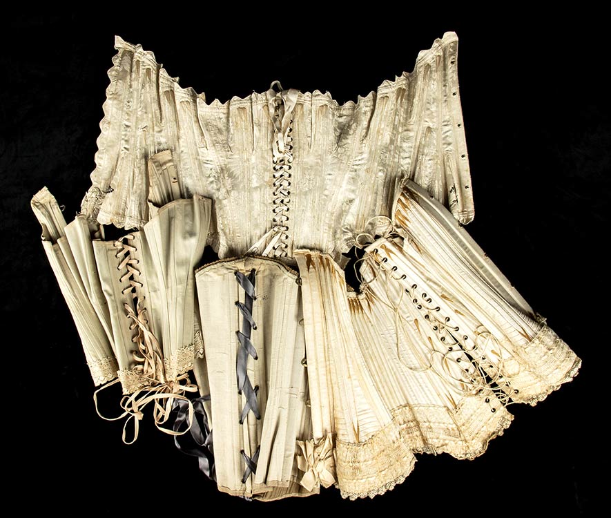 Lotto di 4 corsetti
Fine XIX ... 