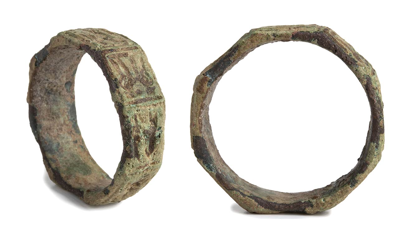 A roman bronze octogonal ring. 3rd ... 