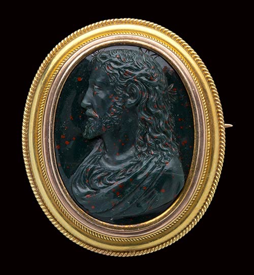 An heliotrope cameo mounted in a ... 
