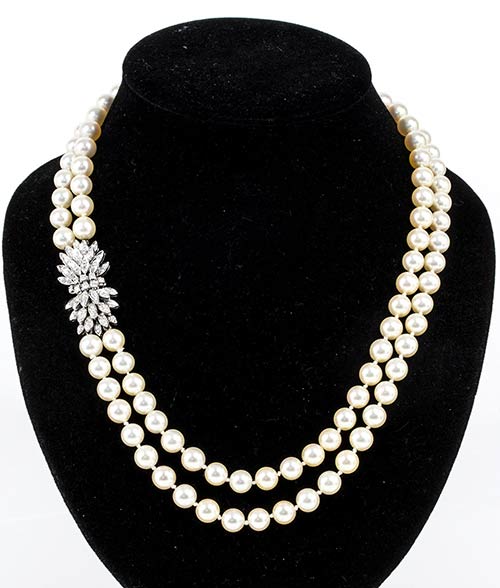 Akoya pearls and diamonds gold ... 