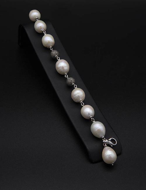Pearls and diamonds bracelet 18k ... 