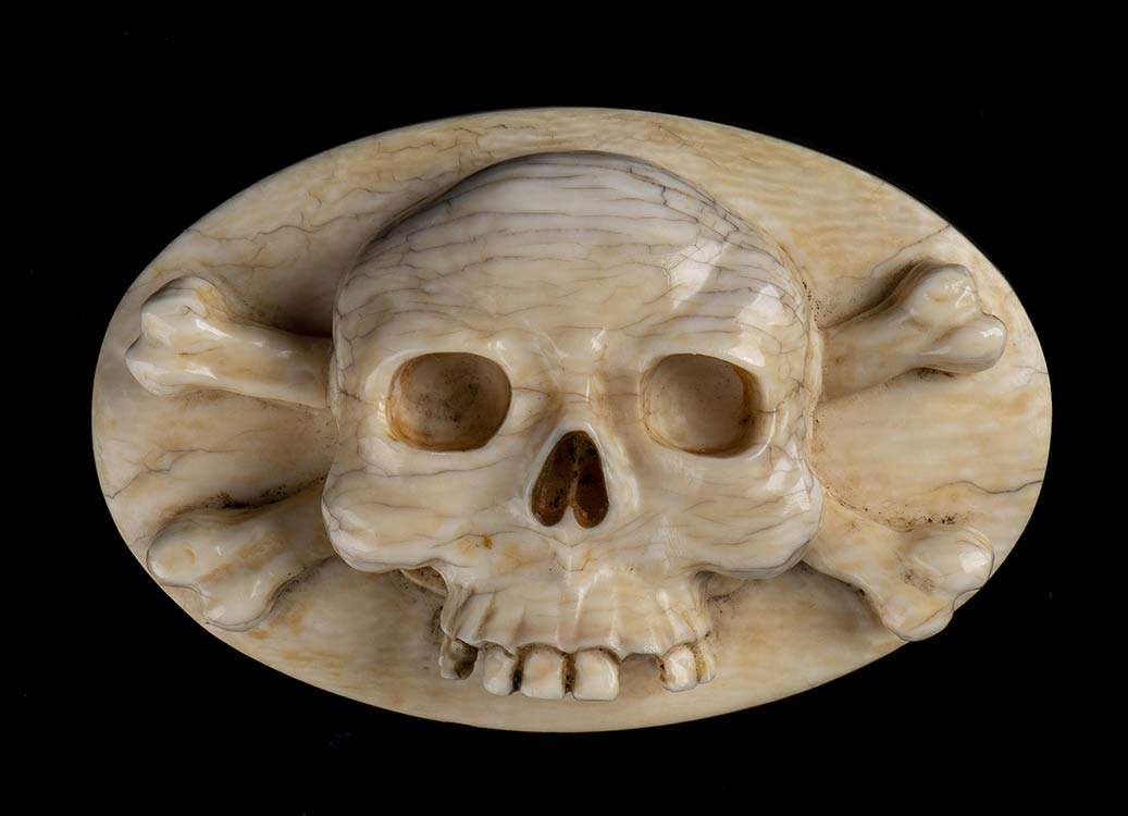 Italian ivory Vanitas with skull - ... 