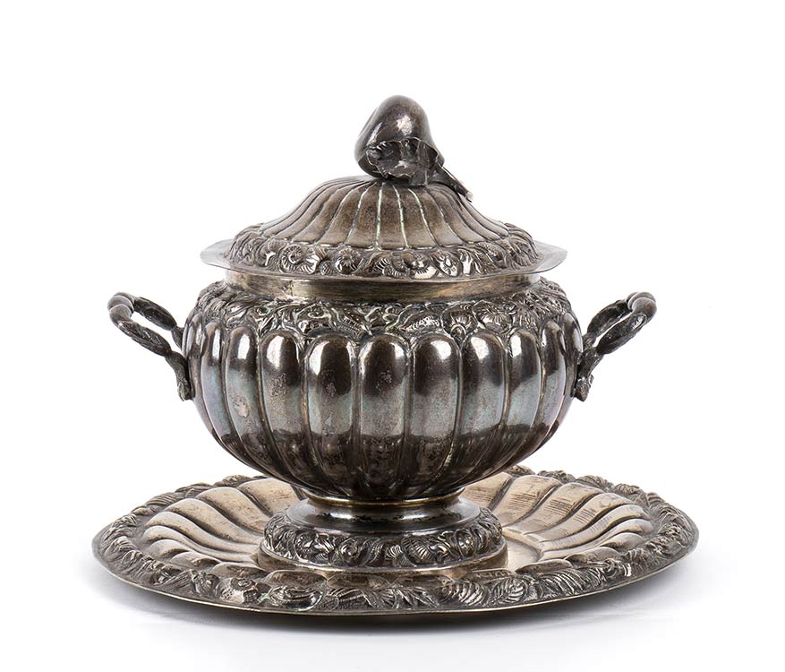 Italian silver soup tureen with ... 