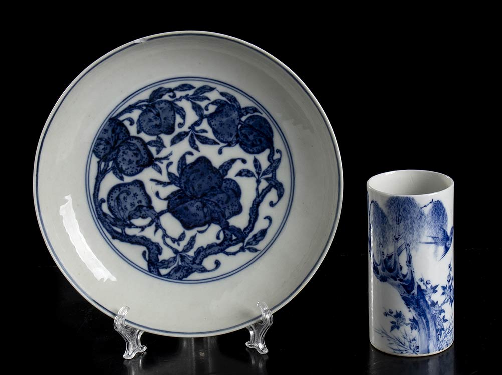 A BLUE AND WHITE PORCELAIN DISH ... 