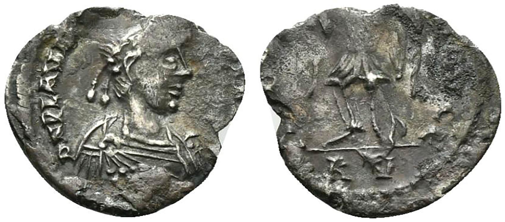 Valentinian III (425-455). AR Half ... 