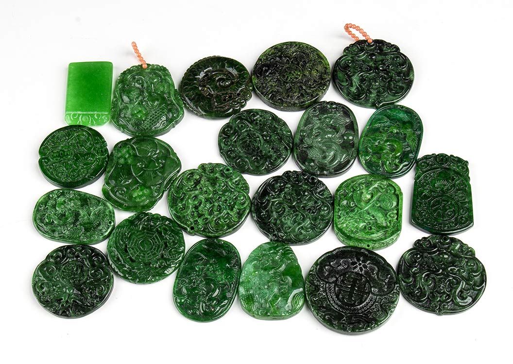 21 carved jade medaglions ... 