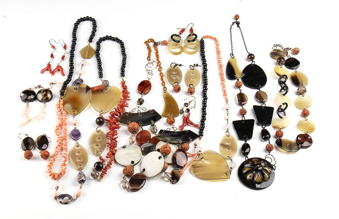 6 necklaces and 6 pairs of ... 