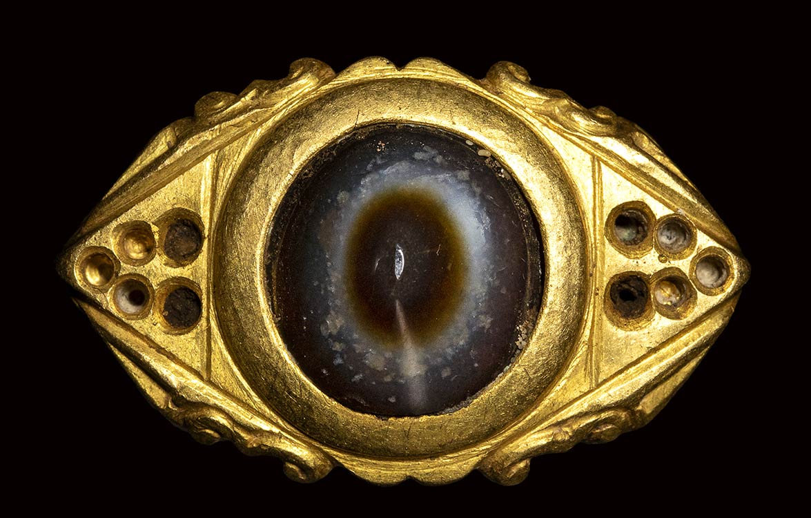 A late roman openwork gold ring ... 