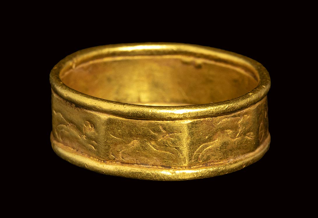 A late roman octogonal gold ring ... 