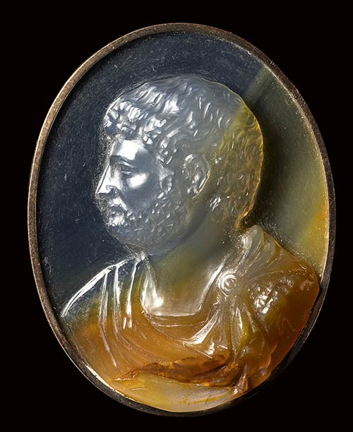 A large agate cameo set in a ... 