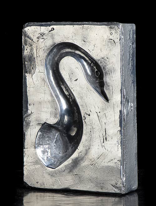 METAL MOLD DEPICTING A SWAN1970s ... 