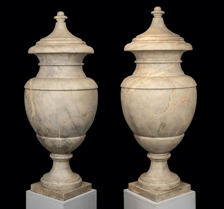 Pair of marble vases - italy, 20th ... 