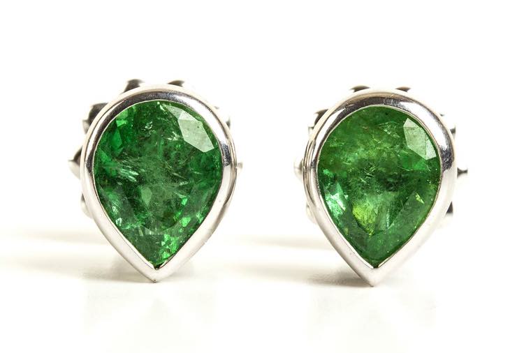 Gold emeralds earrings  18k white ... 