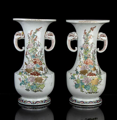 A PAIR OF PORCELAIN VASES WITH ... 