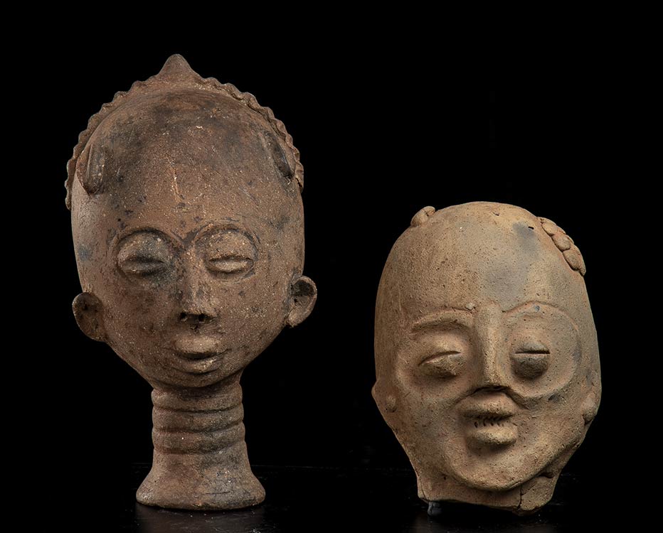 TWO POTTERY HEADS Africa26 x 14 cm ... 