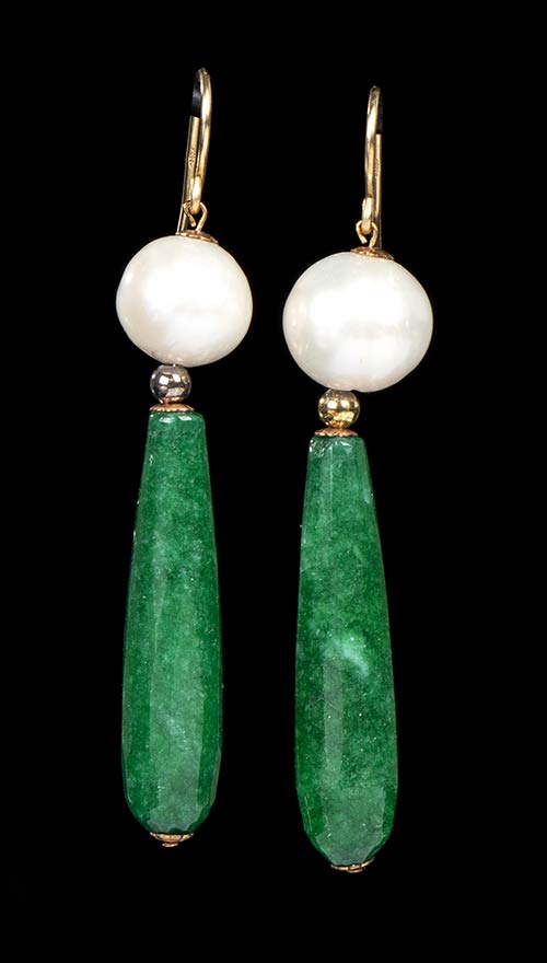 A PAIR OF JADE, PEARLS AND GOLD ... 