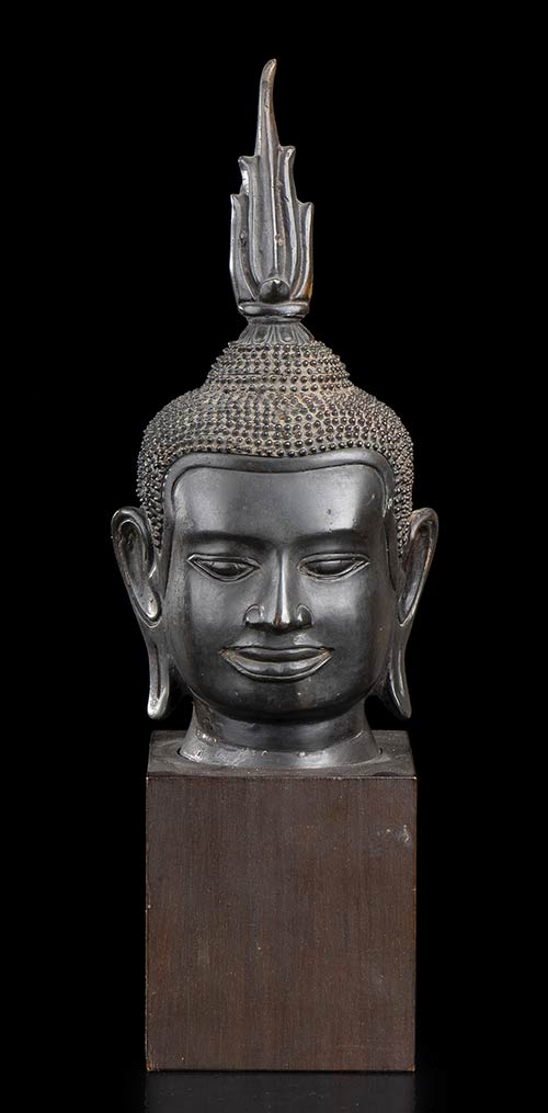 A BRONZE HEAD OF DEITY Khmer ... 