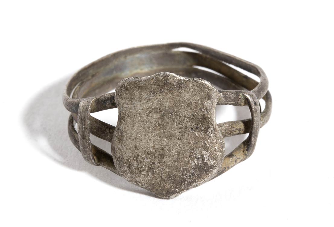 Renaissance silver Ring with ... 