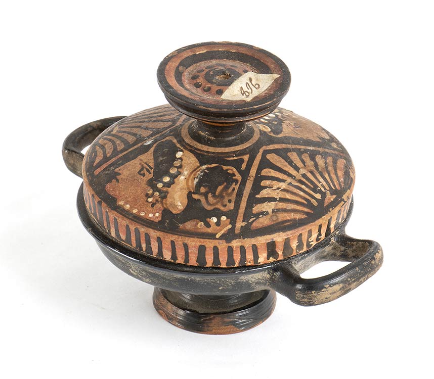 Apulian Red-Figure Lekanis with ... 