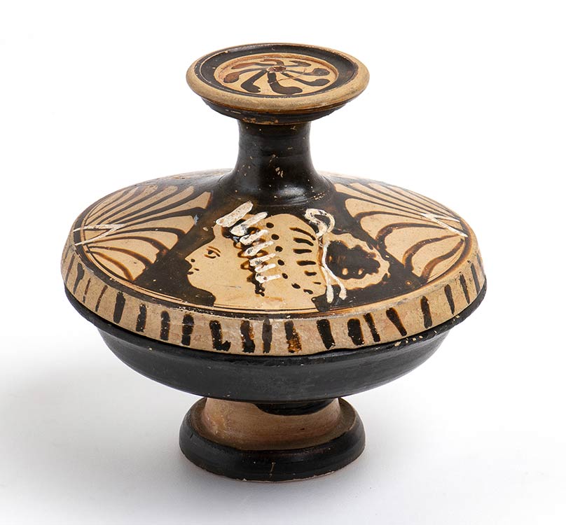 Apulian Red-Figure Lekanis with ... 