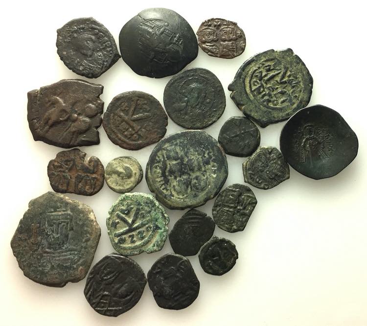 Lot of 20 Byzantine Æ coins, to ... 