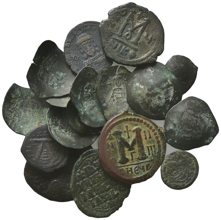Lot of 18 Byzantine Æ coins, to ... 