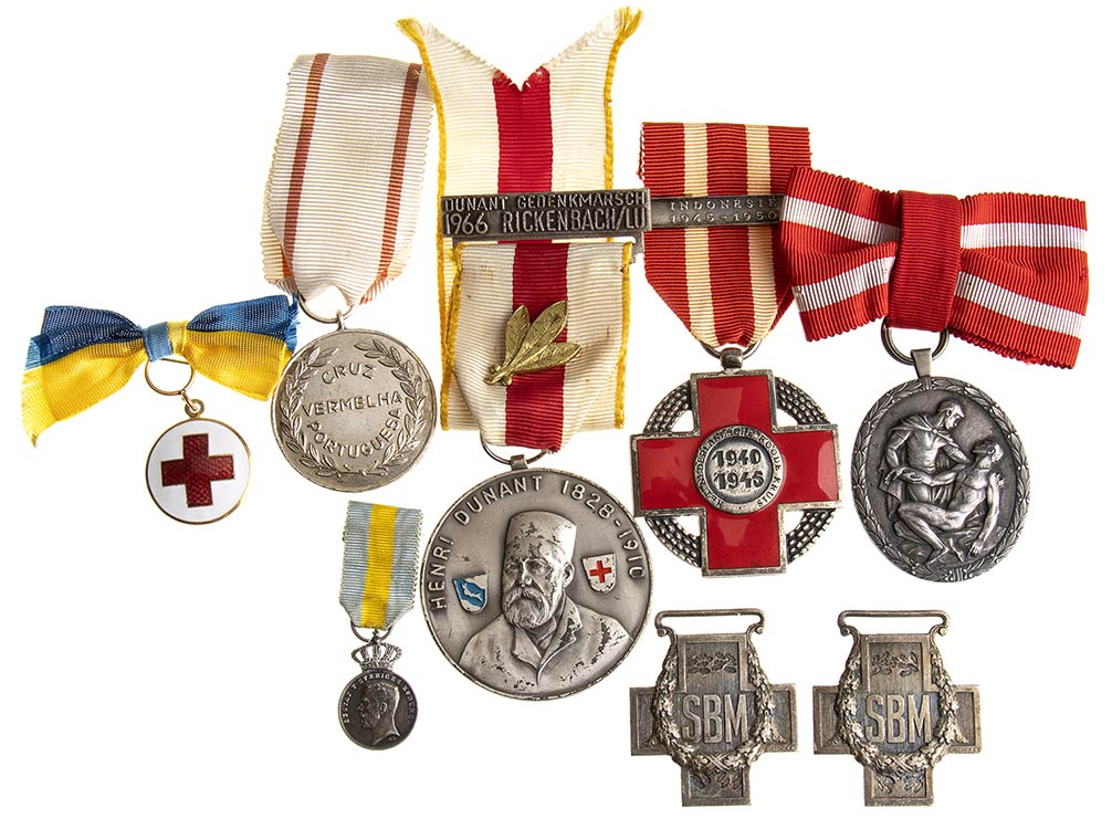 INTERNATIONALLot of Medals And ... 